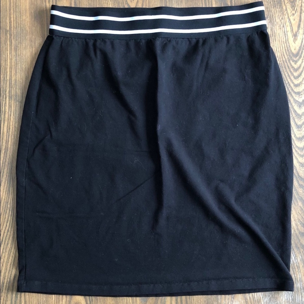 🎄 Suzy Shier black mini skirt white striped waist M